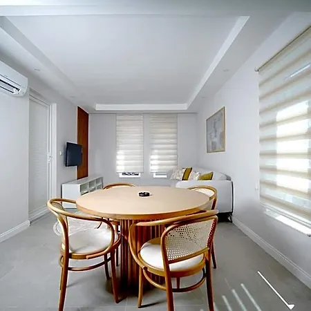 Han Apart Hotel Side